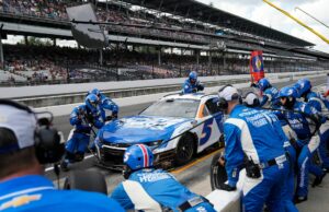 As várias corridas do correspondente da NASCAR, Kyle Larson, depois de Stewart Friesen ferir um debate de segurança produtivo de defesa As várias corridas do correspondente da NASCAR, Kyle Larson, depois de Stewart Friesen ferir um debate de segurança produtivo de defesa