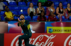 Assista: Glen Maxwell pega uma captura de fronteira impressionante para rejeitar Ryan Rickelton Assista: Glen Maxwell pega uma captura de fronteira impressionante para rejeitar Ryan Rickelton