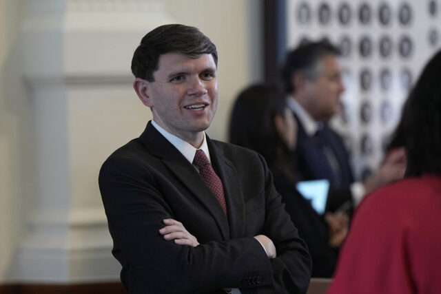 Assista a esta democracia do Texas para deixar um Muse Moron da Fox News


