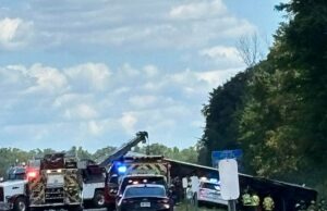 Até 52 mortes após acidentes de ônibus no norte de Nova York, ejetando passageiros para a estrada Um ônibus de turismo carregando mais de 50 pessoas derrubou na I-90 em Pembroke, no norte de Nova York