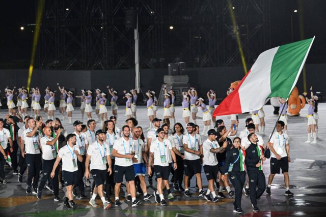 Os organizadores, a atleta de orientação italiana Mattia Debertolis desabou durante a competição após o colapso dos Jogos Mundiais na cidade de Chengdu China, disse ele.
