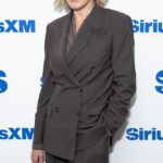 A atriz Christine Baranski provocou rumores de namoro com uma estrela muito mais jovem nesta semana; Christine na foto em 30 de julho