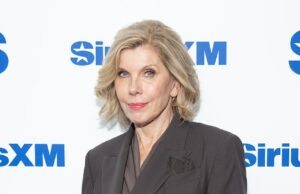 Atriz de idade dourada Christine Baranski Sparks namoro rumores entre cantor lésbico e 26 A atriz Christine Baranski provocou rumores de namoro com uma estrela muito mais jovem nesta semana; Christine na foto em 30 de julho