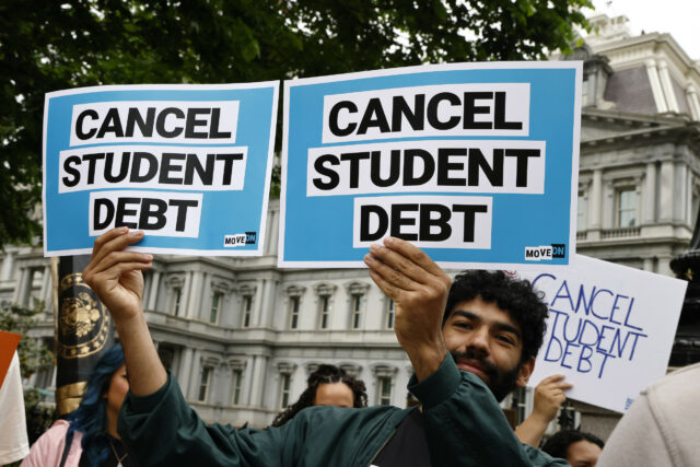 Atualização de empréstimo para estudantes: cem pode ser elegível para reembolso de US $ 20 mil

