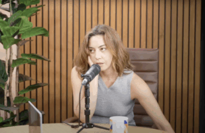 Aubrey Plaza fala sobre sua dor no podcast de Amy Poehler Aubrey Plaza fala sobre sua dor no podcast de Amy Poehler
