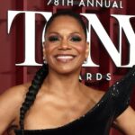 Os atores da Broadway e os salários da tripulação revelaram o quanto Hugh Jackman Bette Midler George Clooney e mais Make