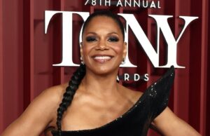 Audra McDonald, vencedora de Tony e fã de teatro, diz que um fã seguiu sua casa do teatro Os atores da Broadway e os salários da tripulação revelaram o quanto Hugh Jackman Bette Midler George Clooney e mais Make