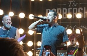 Backstreet Boys Howie surpreende Vegas com um desempenho ‘I Want It That Way’ 082225_HOWIE_DOROUGH_KAL