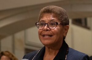 Bas: ‘Eu não sei o que está acontecendo’ em DC, mas ‘imagino’ Trump deve estar errado Bas: 'Eu não sei o que está acontecendo' em DC, mas 'imagino' Trump deve estar errado