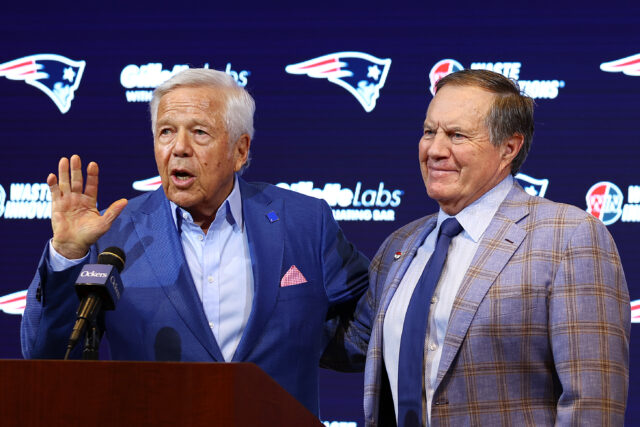 Belichick tira uma chance de Krafts enquanto se prepara para a temporada na UNC



