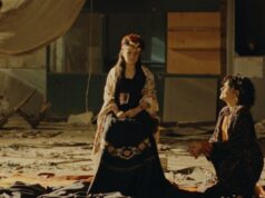 Crítica de ‘Nina Roza’: uma reflexão assustadoramente duplicada, intrincadamente espelhada e profundamente comovente sobre a identidade do imigrante Best Foreiga Forever Board 'Nina Raza', Celas Research de Geneviève Dulude da arte contemporânea (exclusiva)