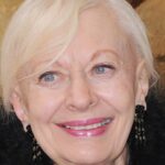 Biddy Baxter, editor da BBC 'Blue Peter' que moldou gerações, morre em 92