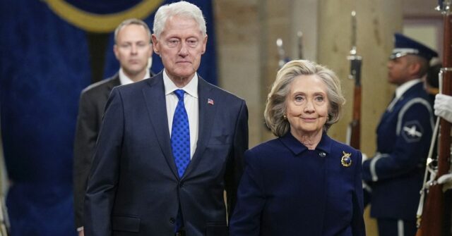 Bill e Hilary Clinton intimaram -se em Epstein Parking Probe


