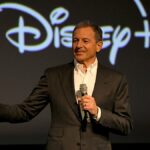 O Ekecutive, o presidente da Disney Theatrical, que está participando de Bob Iger, participou de Sternjak Peter Jackson de 100 minutos. Veja o El Capitan Theatre, 18 de novembro de 2021. Em Hollywood, na Califórnia.