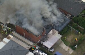 Bombeiros Batalha de incêndio da casa de controle no oeste de Sydney Fire Cambridge Garden Sydney