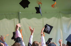 Casa Branca apregoa menor fluxo de estudantes estrangeiros para empregos de colarinho branco Bondi Win: Chega de descontos no estado para estrangeiros ilegais de Kentucky