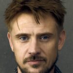 Boyd Holbrook se junta a Omar Sy na série de televisão 'Extração' em Netflix