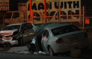 Braço da mulher, três gravemente feridos em biscoitos de carros de Melbourne Crash de dois carros de terror em Cranburne, Melbourne-Sout-East