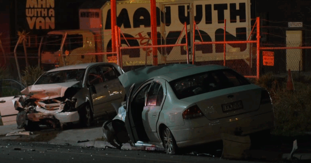 Crash de dois carros de terror em Cranburne, Melbourne-Sout-East