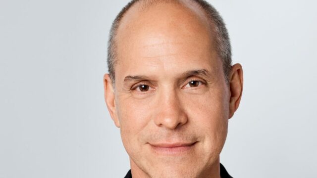 Brian Robbins pede a fusão de "agridoce" de paramount skydance em memorando para os funcionários no meio de sua partida como co-zo


