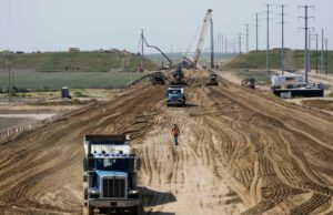 California High Speed Rail Boss Court Investidores Privados com sugestões de IA, Receita Energética O CEO da California High Speed Rail Authority, Ian Choudri, posou na terça -feira, 29 de julho de 2025, para um retrato no Mercury News no centro da cidade de San Jose, Califórnia (NHAT V. Meyer/Bay Area News Group)