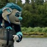 Captura do momento da câmera um urso persegue o animal de estimação NHL