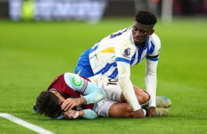 Carlos Baleba para o Manchester United Transfer Last, David Ornstein lança uma nova atualização, “absolutamente essencial” Carlos Baleba corre com a bola depois de marcar Brighton contra o Chelsea