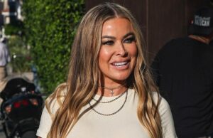 Carmen Sesegrab, “Kim Kardashian” perfurou um piercing de sutiã 081025_CAREN_ELECTRA_KAL