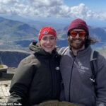 Sarah Jane Thompson, 26, foto com seu namorado Alexander Barrett, 32