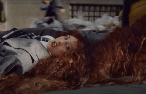 Chappell Roan canta sobre amor sem resposta e transporte público no vídeo do metrô Chappell Roan canta sobre amor sem resposta e transporte público no vídeo do metrô