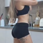 Chloe Ferry pode ter se destacado nos últimos anos com seu Derriere cirurgicamente aprimorado, mas agora ela está exibindo sua moldura incrível depois de remover seu bbl no início deste ano (foto após a reversão)
