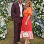 A estrela estritamente Chris Robshaw foi forçada a investir na segurança de primeira linha para manter sua família a salvo da campanha de assédio por uma perseguidora (foto com a esposa Camilla Kerslake)