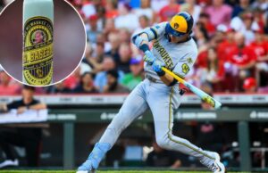 Christian Yelich oferece uma noite enorme para ganhar no Wild Brewers retornar usando Bob Uecker Bat Christian Yelich oferece uma noite enorme para ganhar no Wild Brewers retornar usando Bob Uecker Bat