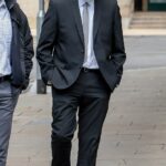 PC Mahmood fotografado participando de Southwark Crown Court no ano passado, antes de ser encontrado inocente de infligir ilegalmente danos corporais graves a Jordan Walker-Brown