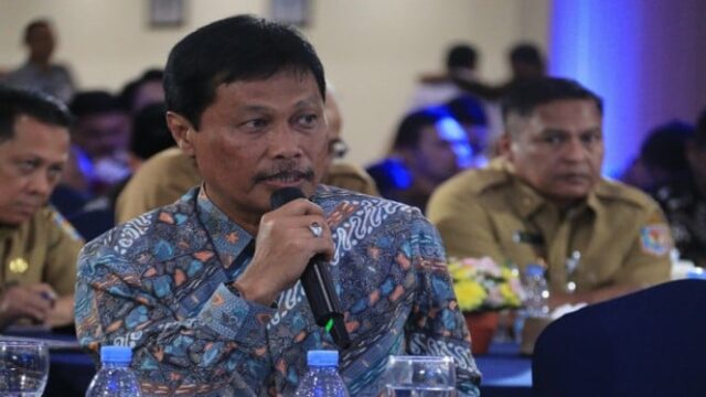 Cirebon Un aumenta 1.000 %, o prefeito da política do oficial anterior

