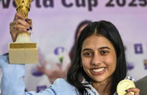 Classificações de FIDE: Divya Deshmukh entra no top 15 da vitória na Copa do Mundo; Pranggnanandhaa, Gukesh, Erigaisi entre os seis primeiros Classificações de FIDE: Divya Deshmukh entra no top 15 da vitória na Copa do Mundo; Pranggnanandhaa, Gukesh, Erigaisi entre os seis primeiros