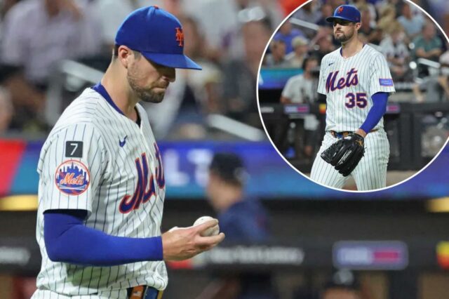 Clay Holmes reage deprimido depois de desistir do RBI duplo na quarta rodada de vencedores de 13 a 5 sobre Braves em 12 de agosto de 2025.