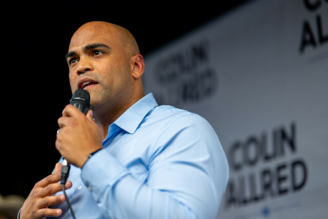 Colin Allred bate os principais republicanos na corrida do Texas-pesquisa internacional



