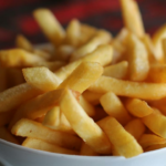 Comer batatas fritas três vezes por semana pode aumentar o risco de diabetes até 20: Estudo