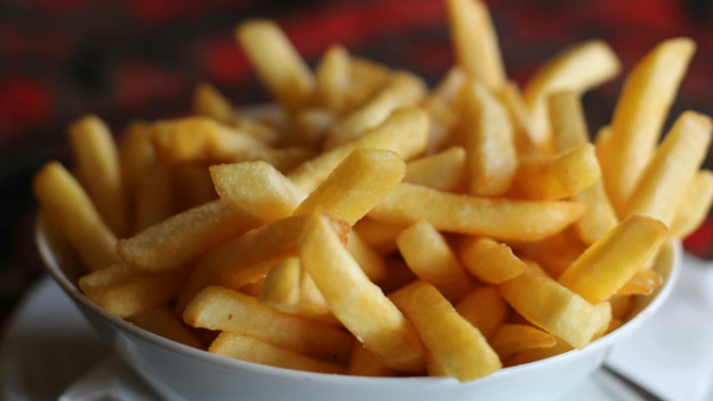 Comer batatas fritas três vezes por semana pode aumentar o risco de diabetes até 20: Estudo

