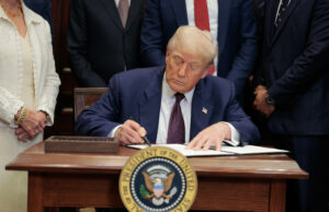 Comissário ex-Trump Aviritário de “Anterior Dangerous” após o novo incêndio Comissário ex-Trump Aviritário de "Anterior Dangerous" após o novo incêndio