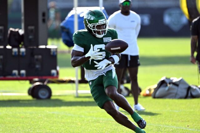 Como Malachi Corley, ele tenta retornar aos planos do Jets após a temporada de estréia

