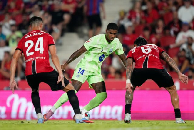 Marcus Rushford, do FC Barcelona, está assistindo
