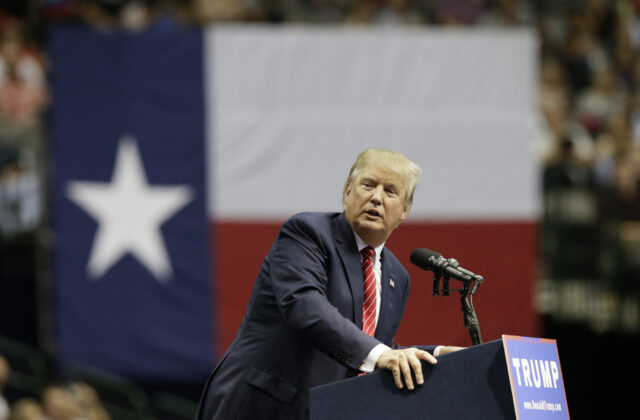 O candidato presidencial republicano, ex -presidente Donald Trump, chega aos resultados da campanha para 180 igreja, sábado, 15 de junho de 2024, em Detroit. (ABD Photo / Carlos Osorio)