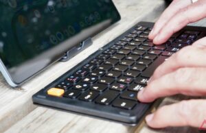 Como o teclado dobrável protoarc xk04 transformou meu fluxo de trabalho móvel Open Protorc XK04 Teste de dobragem