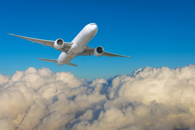 Como resultado da repressão à imigração dos EUA, as companhias aéreas estão mudando suas políticas de reserva.



