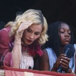 Madonna, 67 anos, era a cada centímetro da mãe quando gostava de um dia de família com seus filhos no famoso Palio di Siena na Toscana no sábado