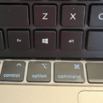 O painel de atalho em um Mac com a seção Modificador das teclas foi aberta. Um teclado HP é selecionado na parte superior da janela e algumas teclas são trocadas.