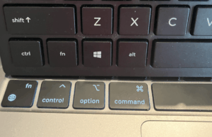 Como usar um teclado do Windows no seu Mac sem ficar com dor de cabeça O painel de atalho em um Mac com a seção Modificador das teclas foi aberta. Um teclado HP é selecionado na parte superior da janela e algumas teclas são trocadas.