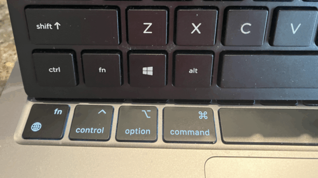 O painel de atalho em um Mac com a seção Modificador das teclas foi aberta. Um teclado HP é selecionado na parte superior da janela e algumas teclas são trocadas.